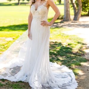 Selling used (worn once amazing condition!) wedding dress! Absolutely beautiful